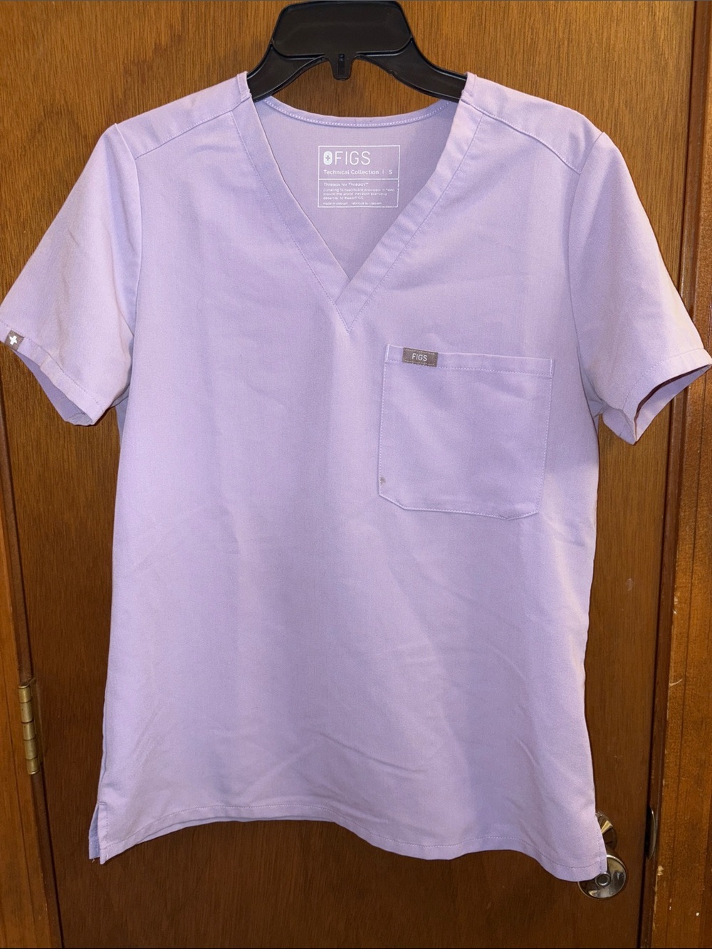 Figs Catarina Lavender Dew Rare Scrub Top Size Small *Stain*